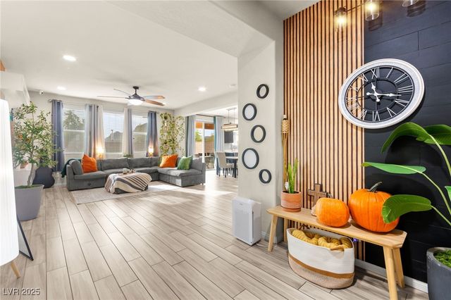 8973 Vista Pines Street, Las Vegas, NV 89178