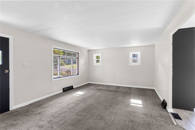 2206 Carolyn St, Hermitage, PA 16148