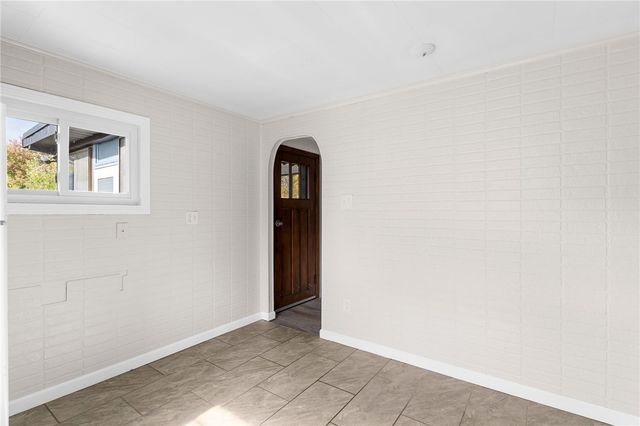 2206 Carolyn St, Hermitage, PA 16148