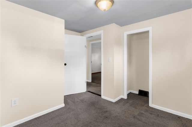 2206 Carolyn St, Hermitage, PA 16148