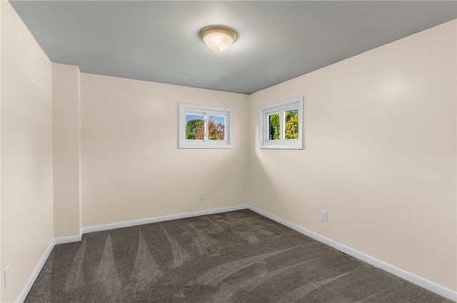 2206 Carolyn St, Hermitage, PA 16148