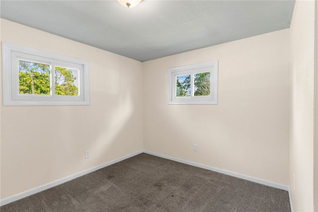 2206 Carolyn St, Hermitage, PA 16148