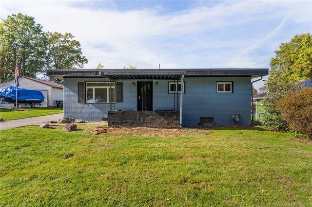 2206 Carolyn St, Hermitage, PA 16148