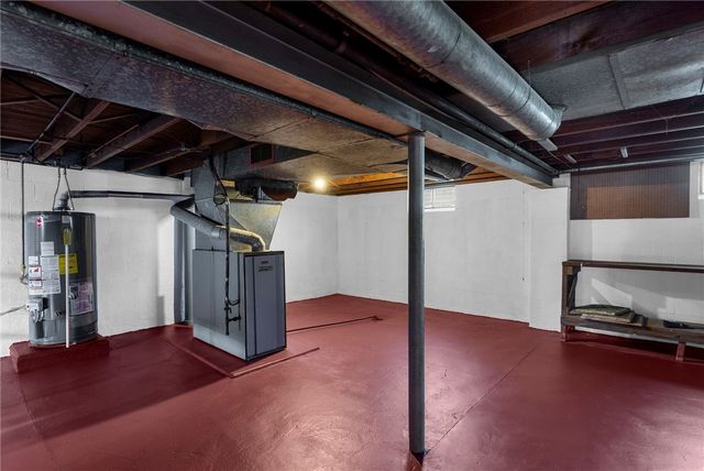 2206 Carolyn St, Hermitage, PA 16148