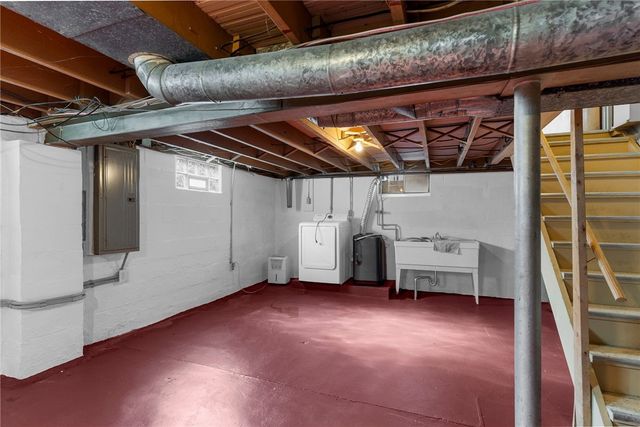 2206 Carolyn St, Hermitage, PA 16148