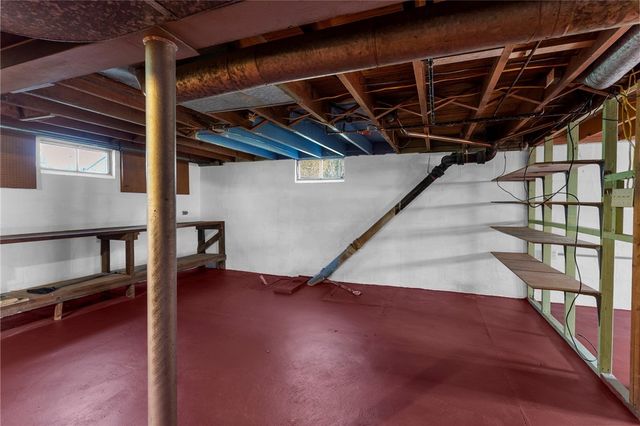 2206 Carolyn St, Hermitage, PA 16148