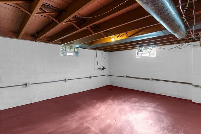 2206 Carolyn St, Hermitage, PA 16148