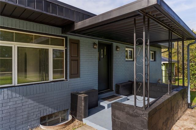 2206 Carolyn St, Hermitage, PA 16148