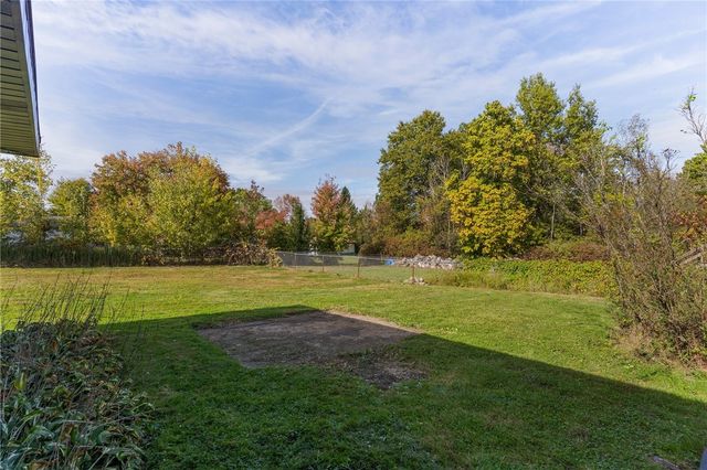 2206 Carolyn St, Hermitage, PA 16148