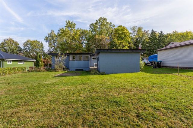 2206 Carolyn St, Hermitage, PA 16148