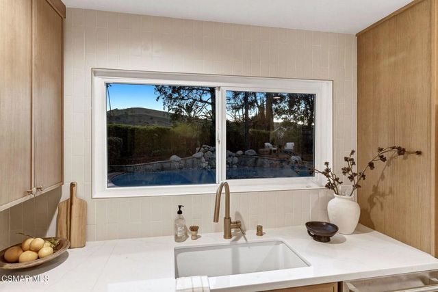 5525 Parkmor Road, Calabasas, CA 91302