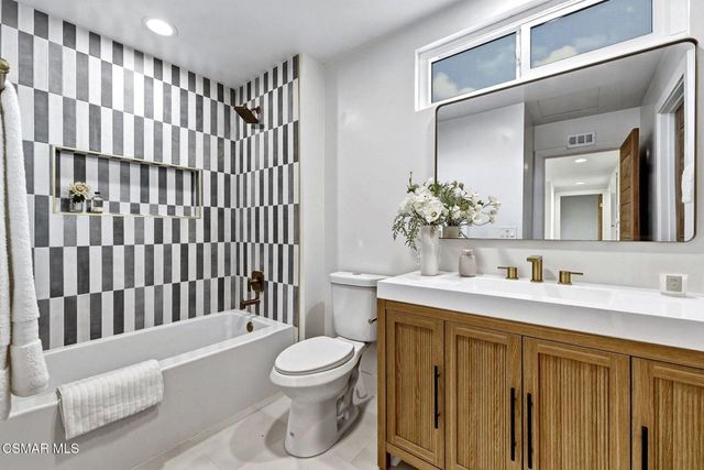 5525 Parkmor Road, Calabasas, CA 91302