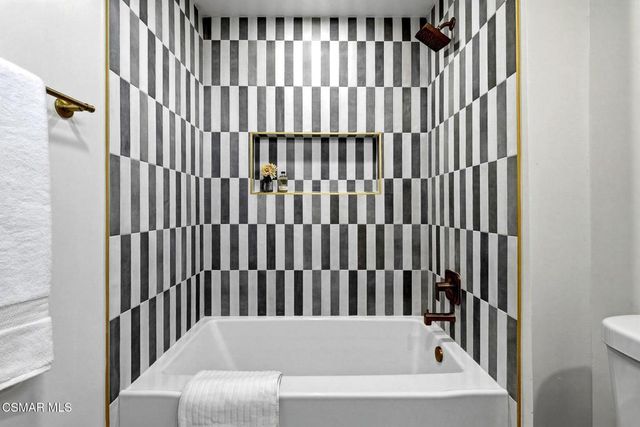 5525 Parkmor Road, Calabasas, CA 91302