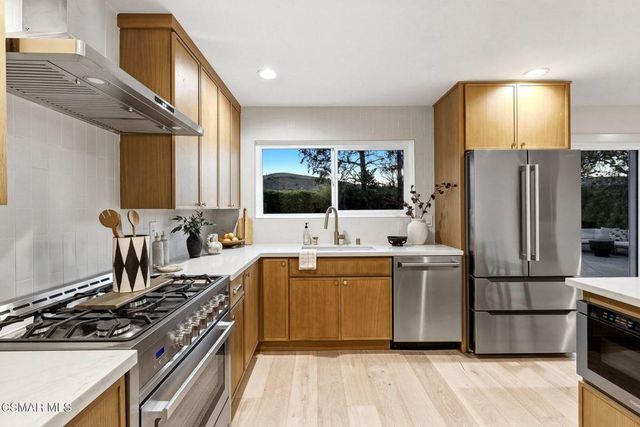 5525 Parkmor Road, Calabasas, CA 91302