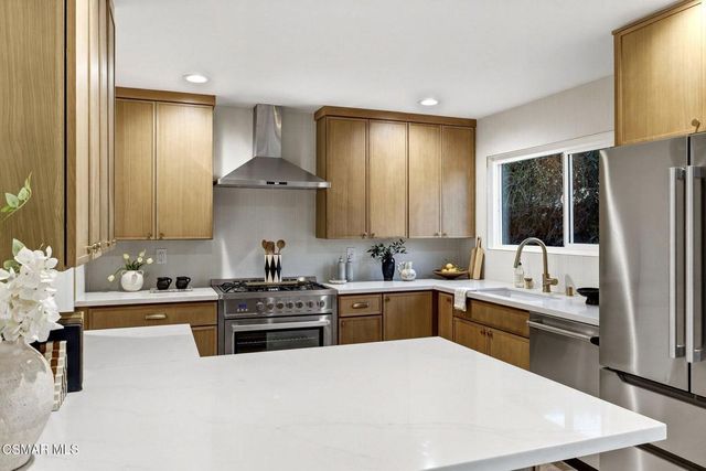 5525 Parkmor Road, Calabasas, CA 91302