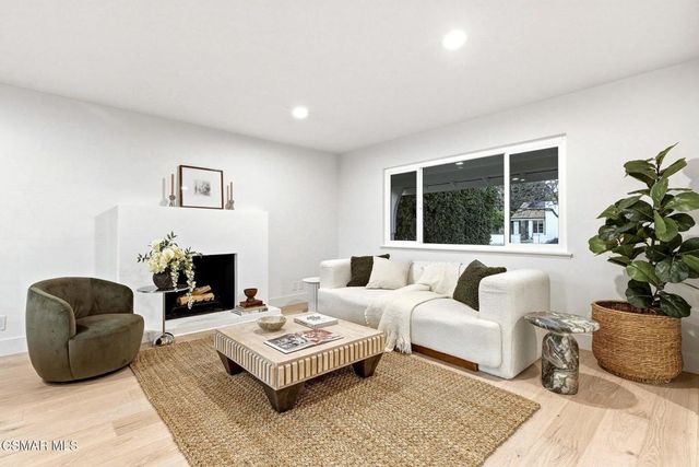 5525 Parkmor Road, Calabasas, CA 91302