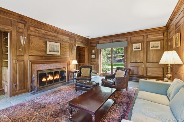 18 Lloyd Point Drive, Lloyd Harbor, NY 11743