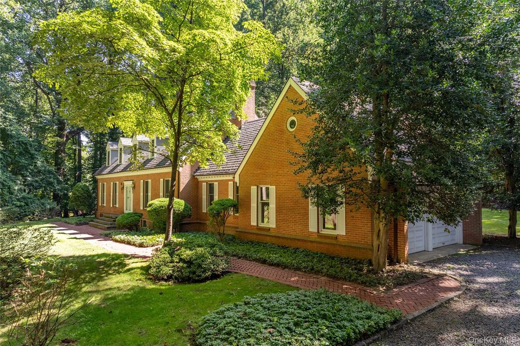 18 Lloyd Point Drive, Lloyd Harbor, NY 11743