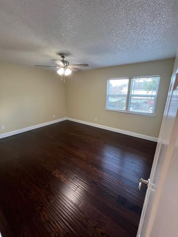 6416 Bankside Drive 42, Houston, TX 77096