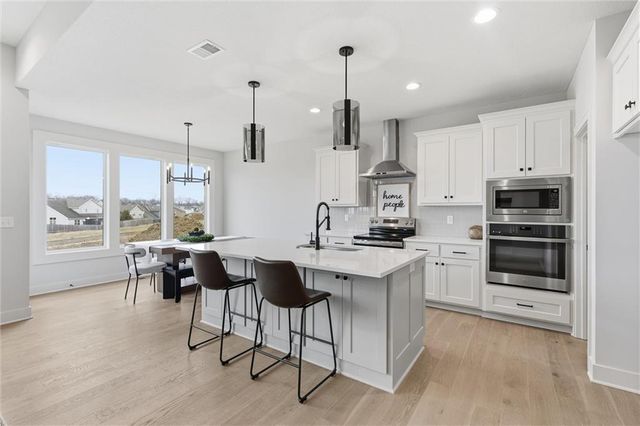 16729 Pinehurst Drive, Basehor, KS 66007