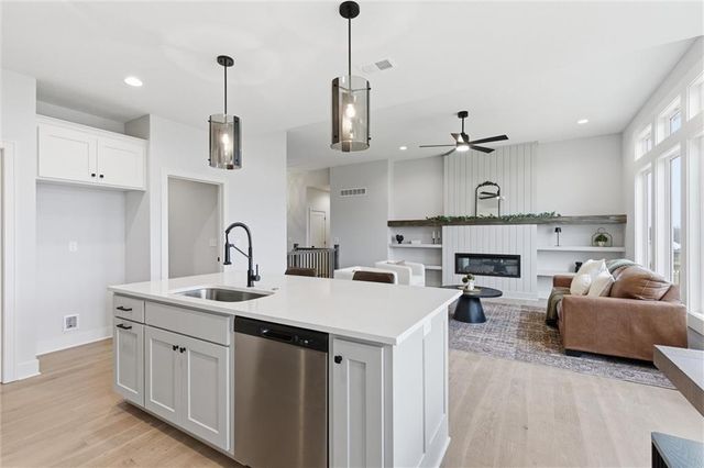 16729 Pinehurst Drive, Basehor, KS 66007