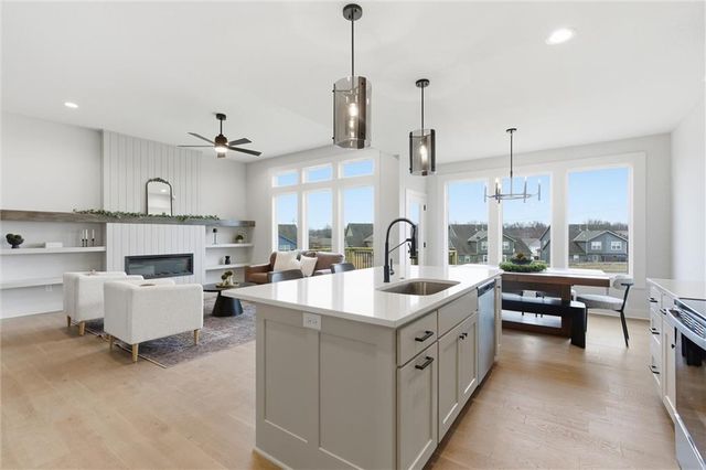 16729 Pinehurst Drive, Basehor, KS 66007