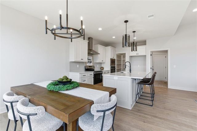 16729 Pinehurst Drive, Basehor, KS 66007