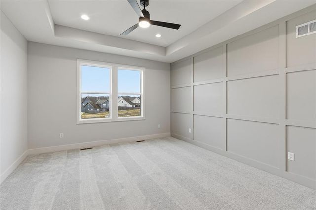 16729 Pinehurst Drive, Basehor, KS 66007