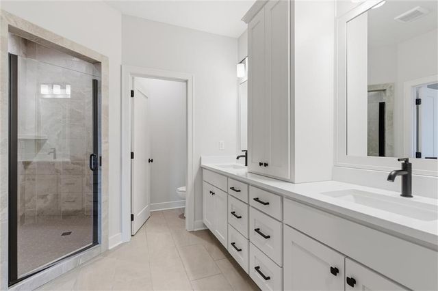 16729 Pinehurst Drive, Basehor, KS 66007