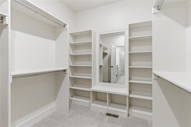 16729 Pinehurst Drive, Basehor, KS 66007