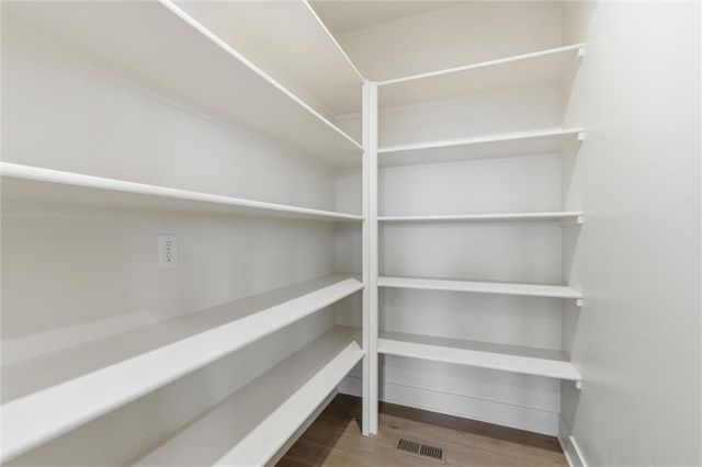 16729 Pinehurst Drive, Basehor, KS 66007