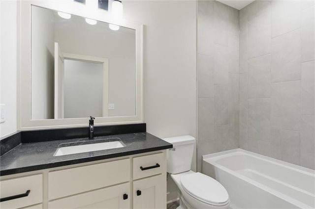 16729 Pinehurst Drive, Basehor, KS 66007