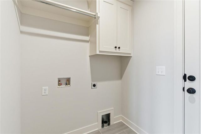 16729 Pinehurst Drive, Basehor, KS 66007