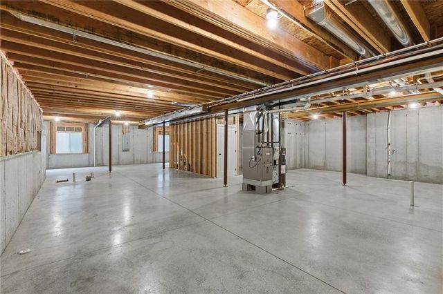 16729 Pinehurst Drive, Basehor, KS 66007