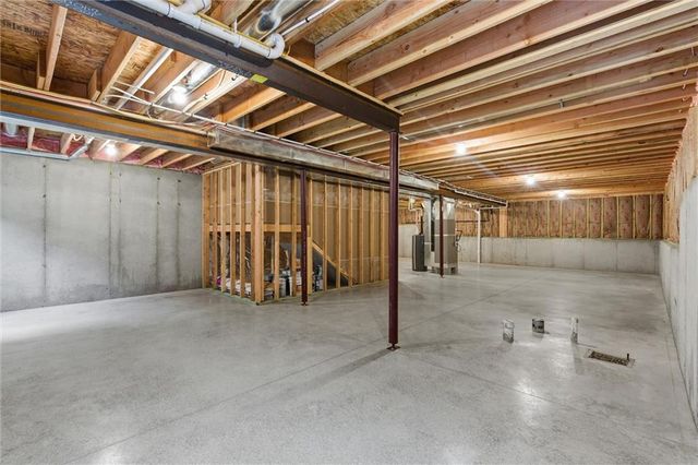 16729 Pinehurst Drive, Basehor, KS 66007