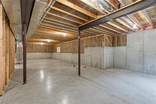 16729 Pinehurst Drive, Basehor, KS 66007