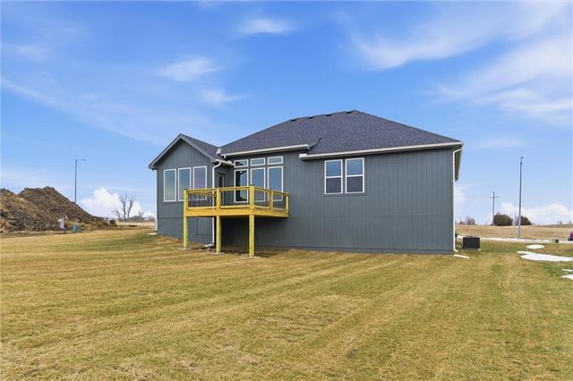 16729 Pinehurst Drive, Basehor, KS 66007