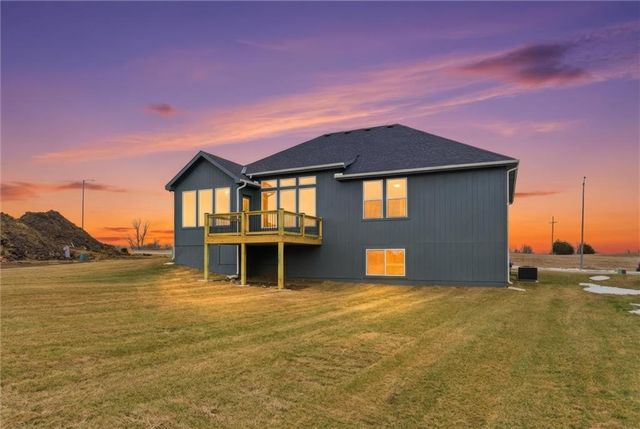 16729 Pinehurst Drive, Basehor, KS 66007