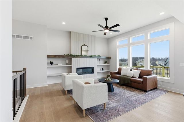 16729 Pinehurst Drive, Basehor, KS 66007