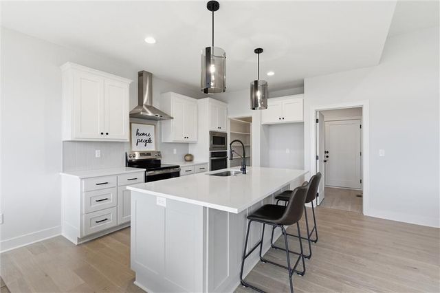 16729 Pinehurst Drive, Basehor, KS 66007