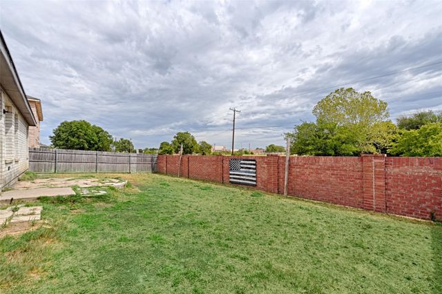 5348 Cameron Drive, Grand Prairie, TX 75052