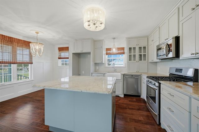 123 Pontiac Drive, Lake Kiowa, TX 76240