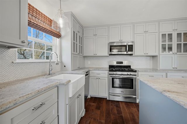 123 Pontiac Drive, Lake Kiowa, TX 76240