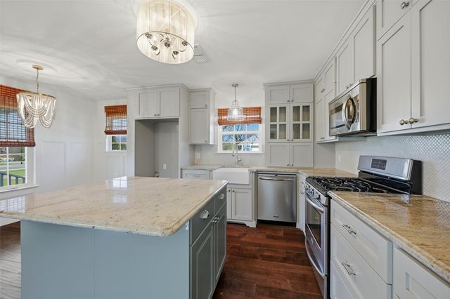 123 Pontiac Drive, Lake Kiowa, TX 76240
