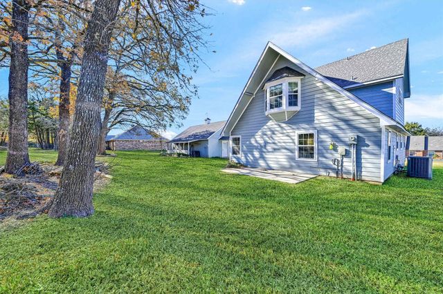 123 Pontiac Drive, Lake Kiowa, TX 76240