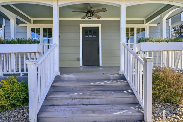123 Pontiac Drive, Lake Kiowa, TX 76240