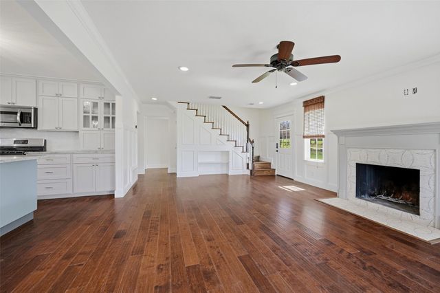 123 Pontiac Drive, Lake Kiowa, TX 76240