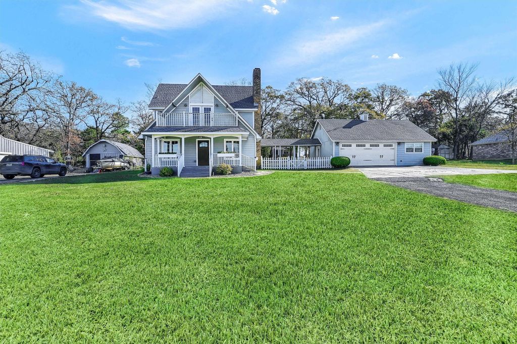 123 Pontiac Drive, Lake Kiowa, TX 76240
