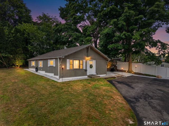 17 Grove Street, New London, CT 06320