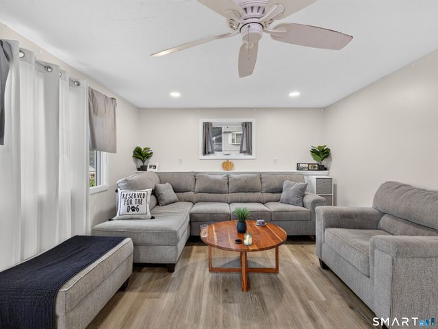 17 Grove Street, New London, CT 06320